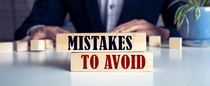 Mistakes to Avoid" blocks symbolizing common errors people make when creating a will.